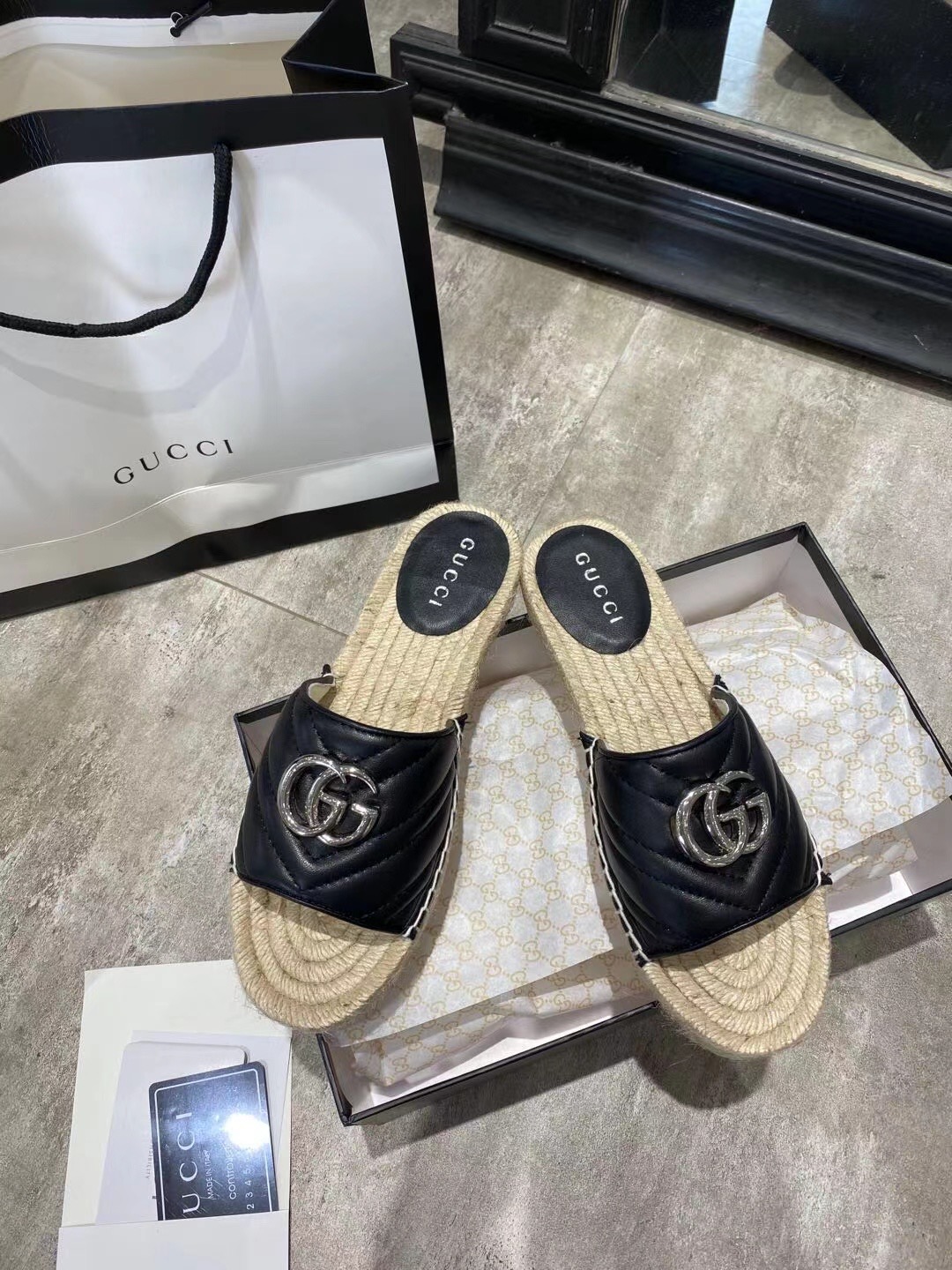 Gucci Slippers Women(AAA)-106