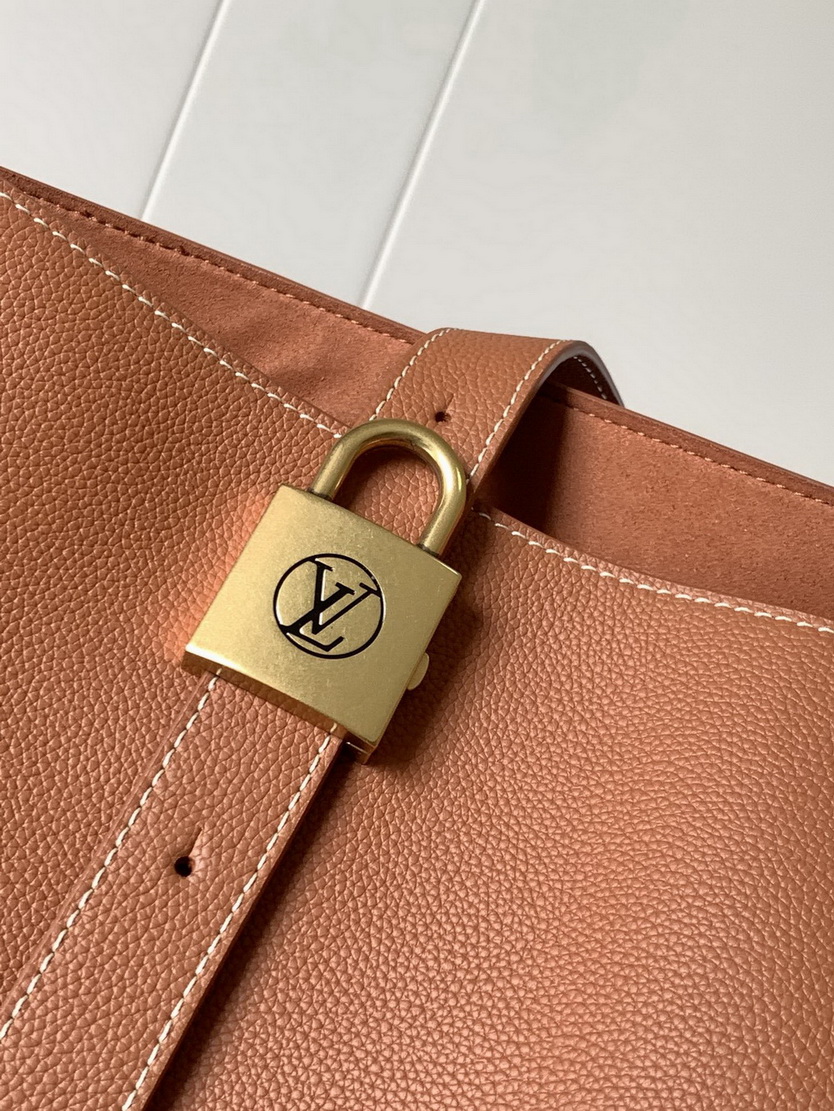 LV Bag-NFC(AAA)-673
