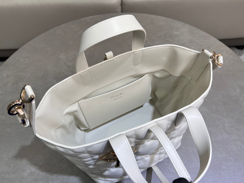 Dior Handbags AAA(Women)-537