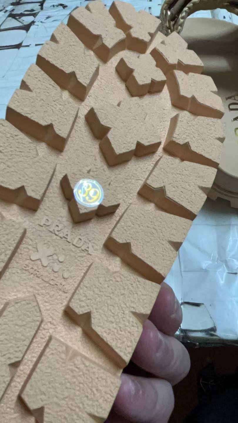 Prada Slippers Women(AAA)-012