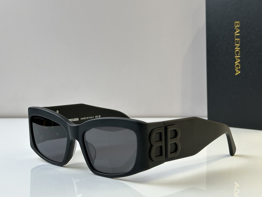 Balenciaga Sunglasses(AAAA)-555