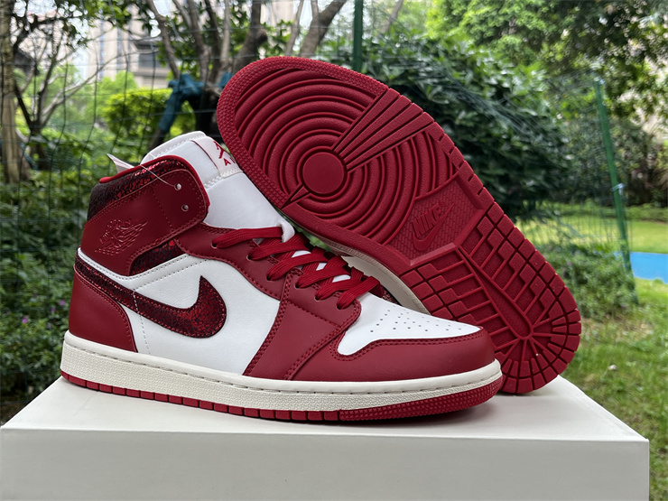 Air Jordan 1 Mid Red-316