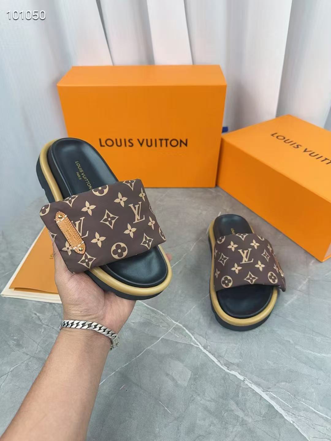 LV Slippers(AAA)-073