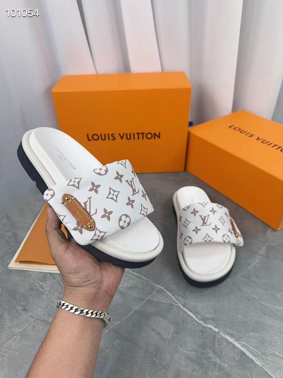 LV Slippers(AAA)-074