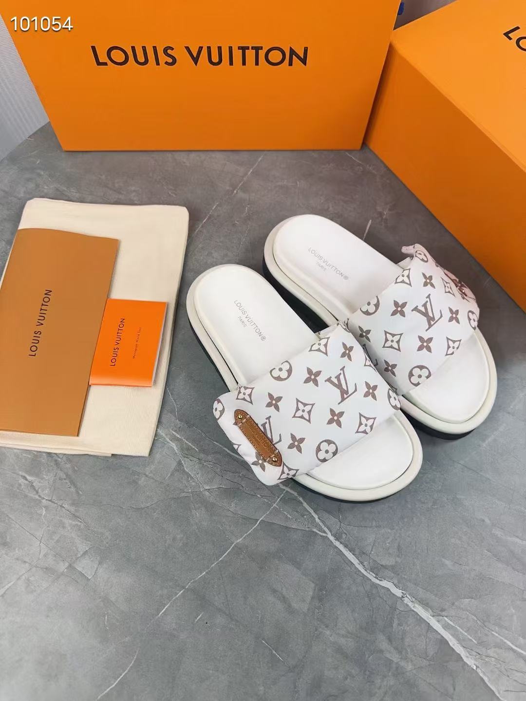 LV Slippers(AAA)-074