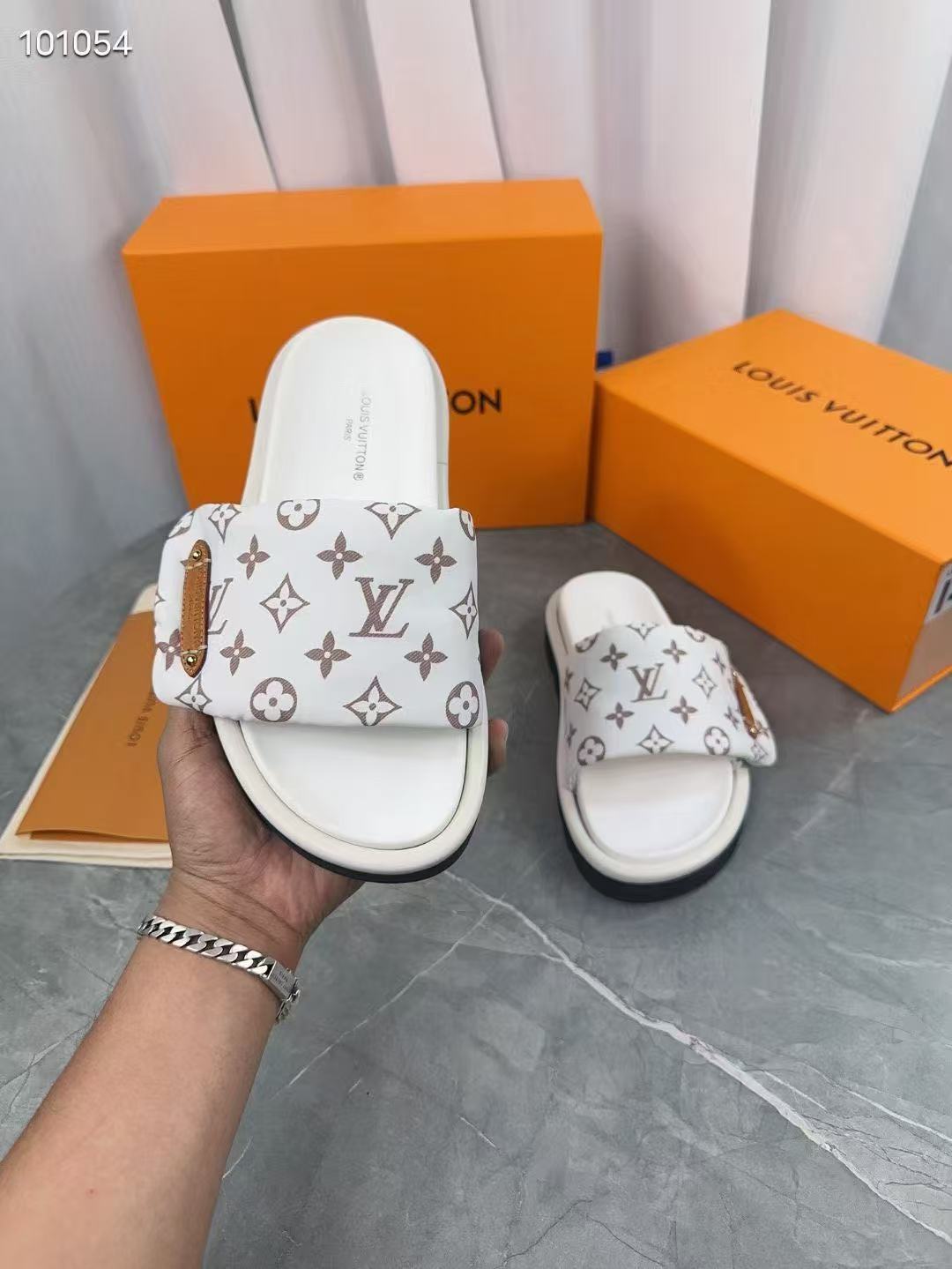 LV Slippers(AAA)-074