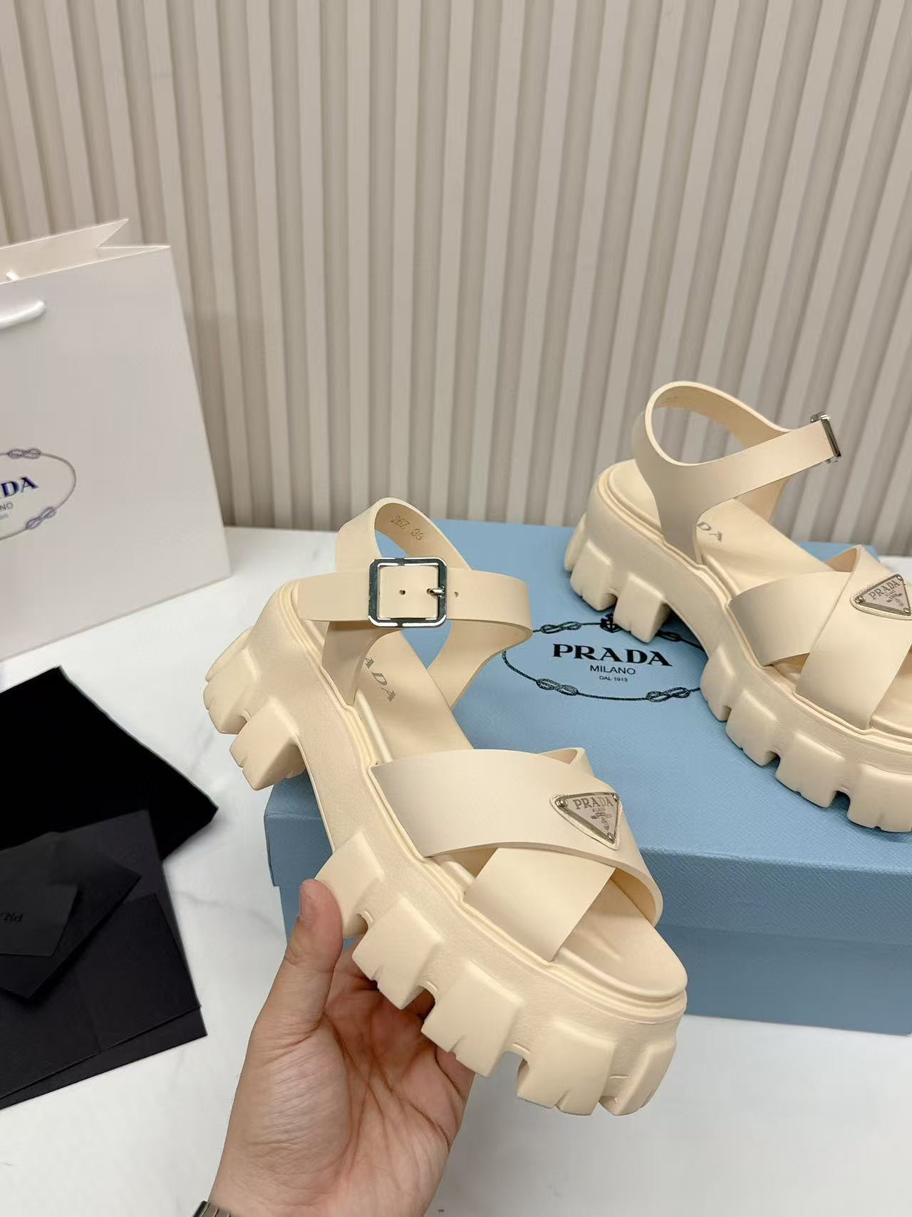 Prada Slippers Women(AAA)-019