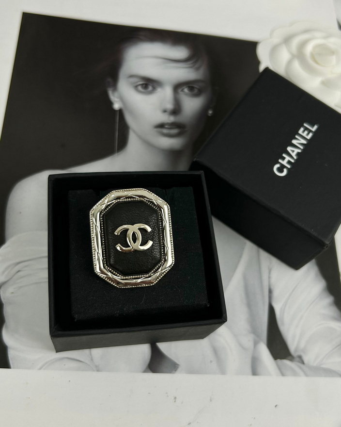 Chanel Brooch-078