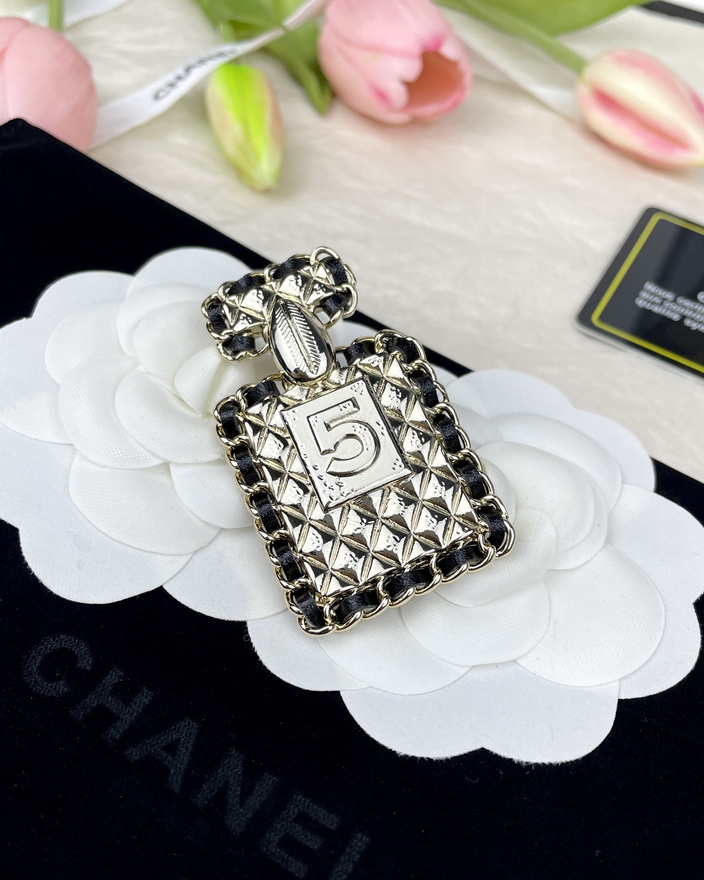 Chanel Brooch-054