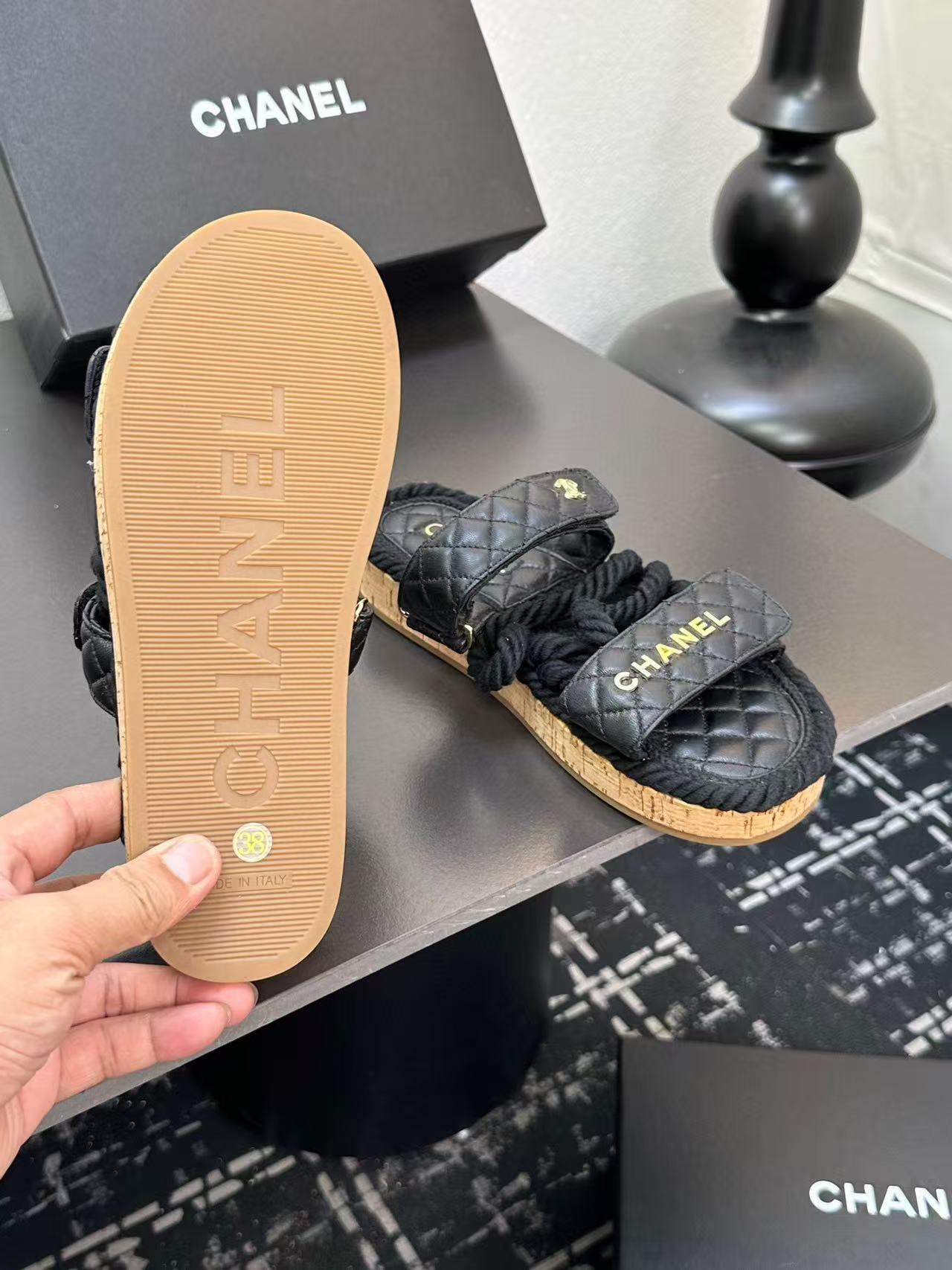 Chanel Slippers Women(AAA)-027