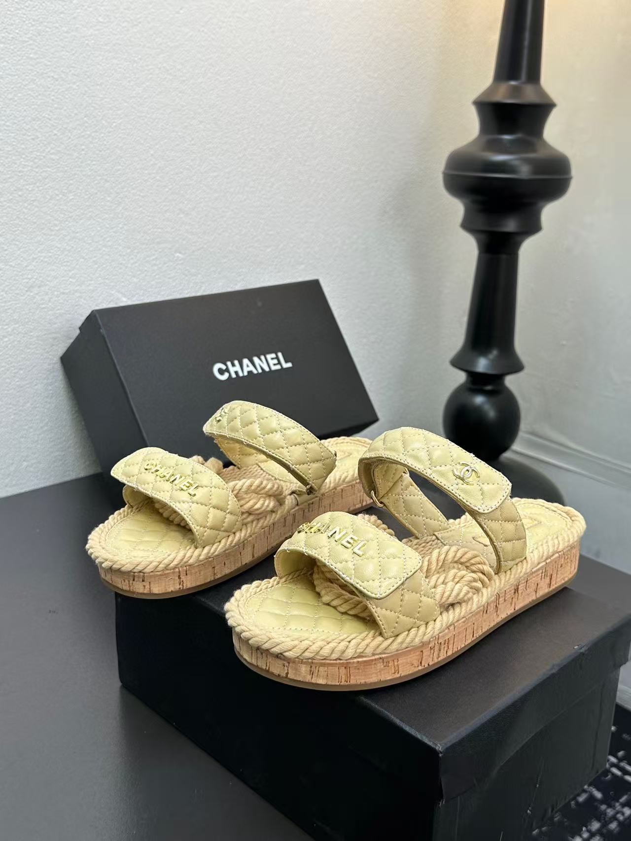 Chanel Slippers Women(AAA)-026