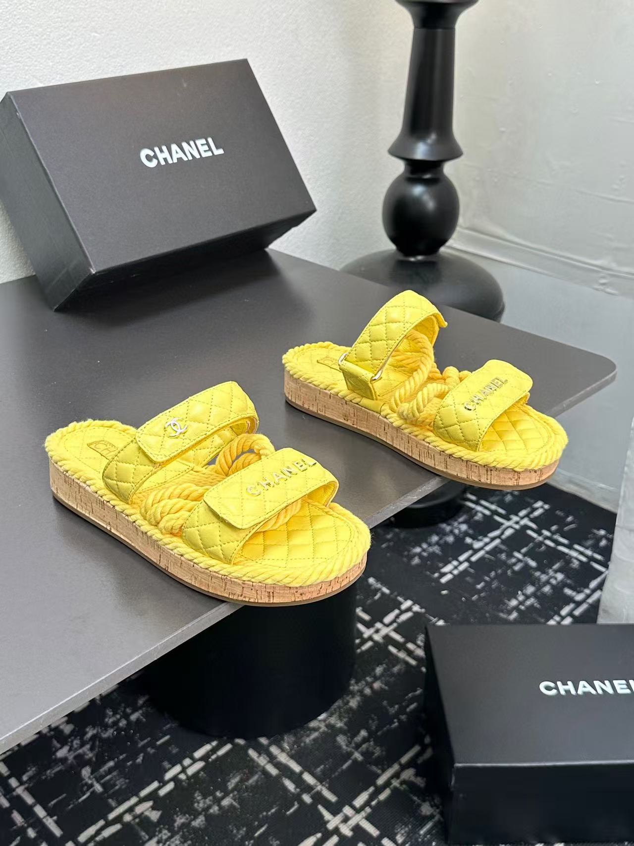 Chanel Slippers Women(AAA)-029