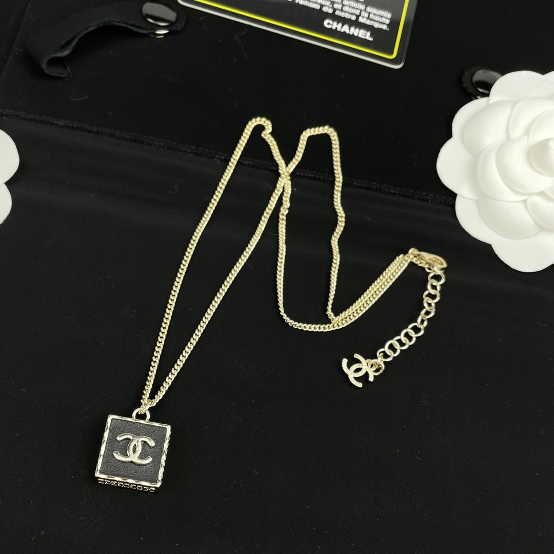 Chanel Necklace-010