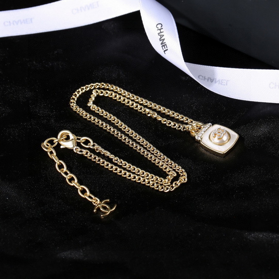 Chanel Necklace-024