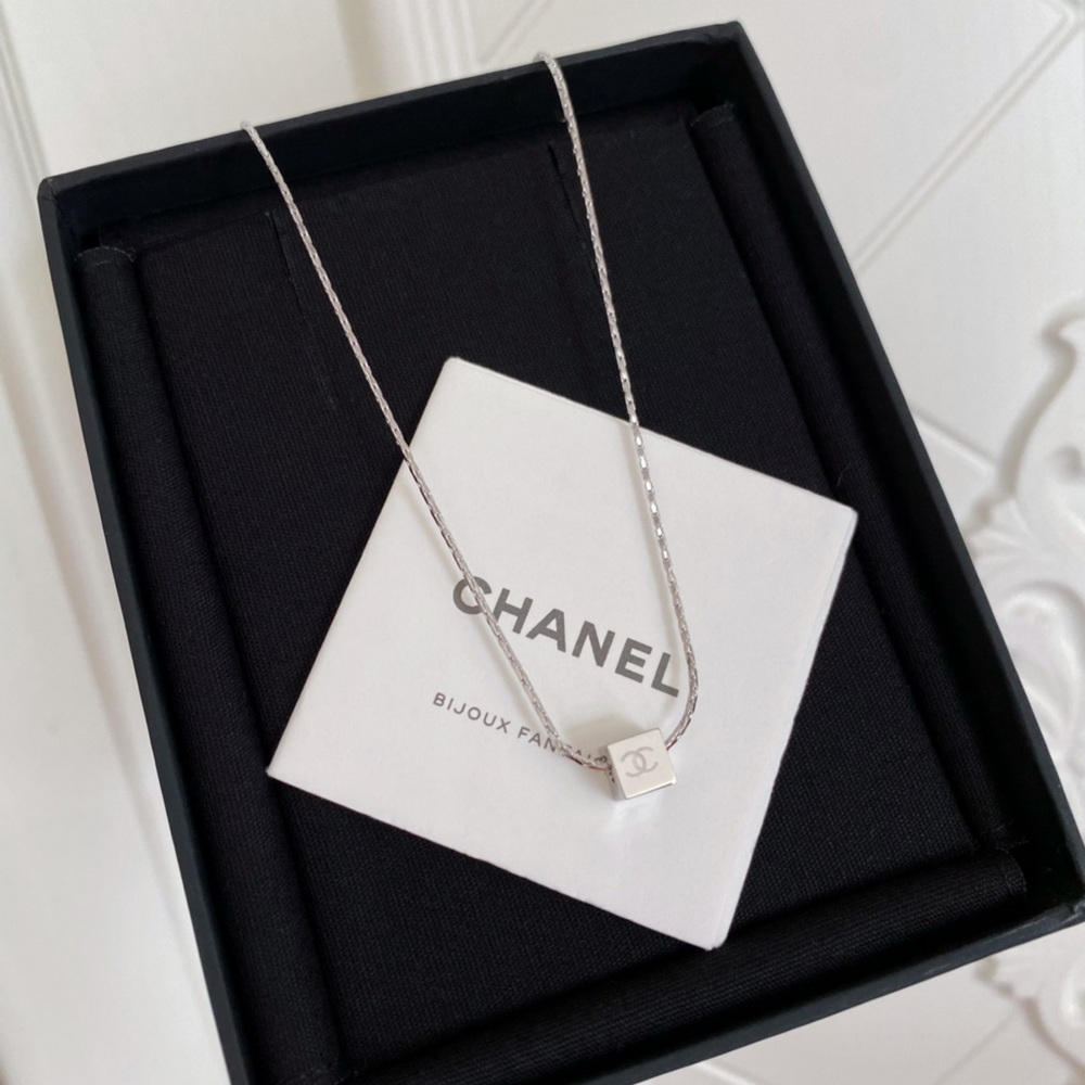 Chanel Necklace-031