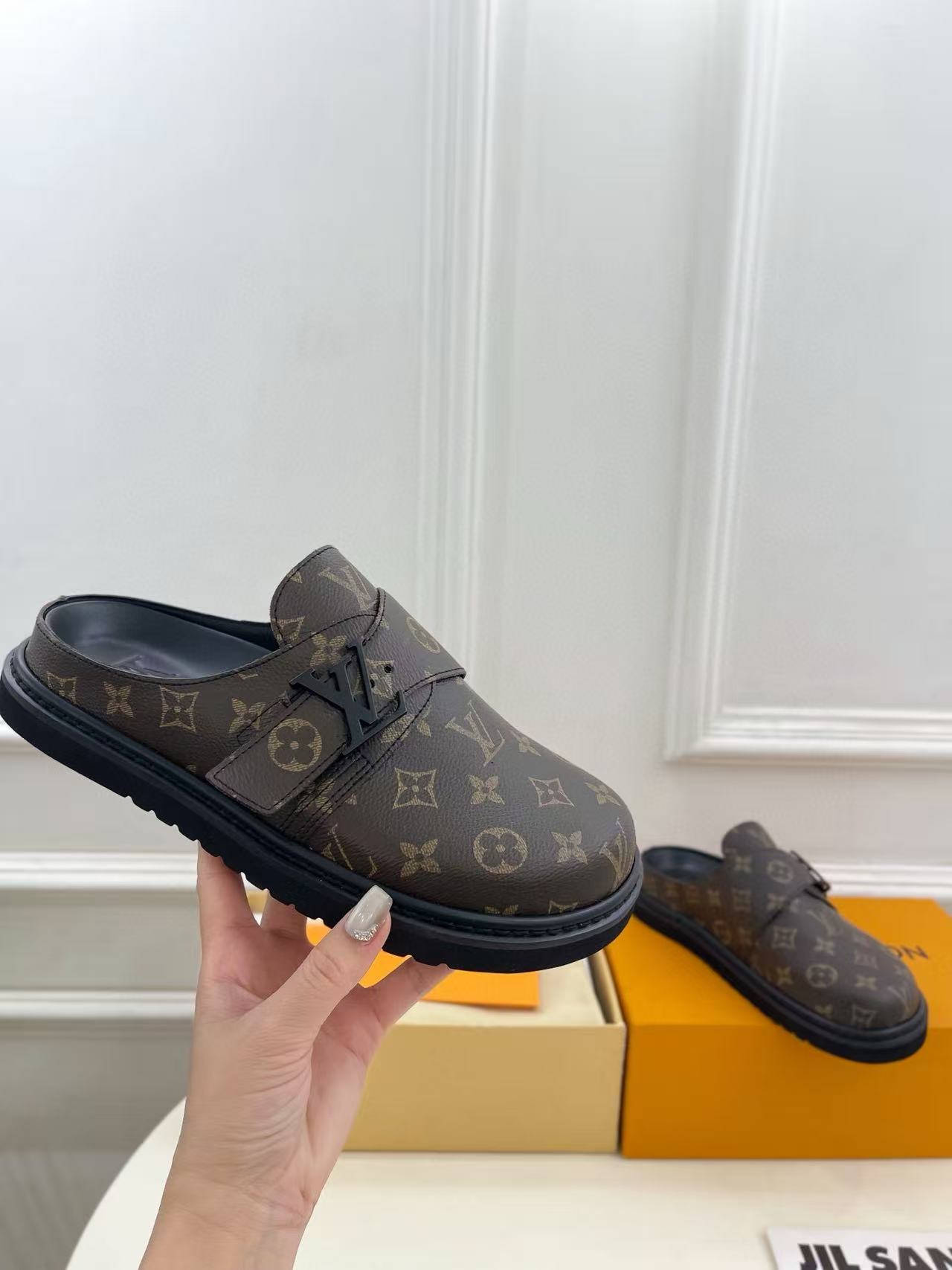 LV Slippers(AAA)-086