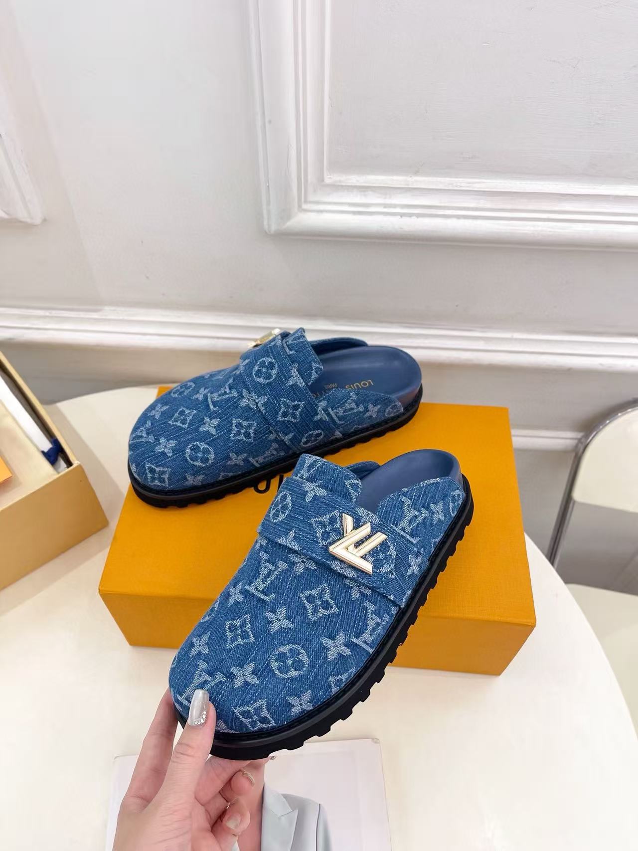 LV Slippers(AAA)-083