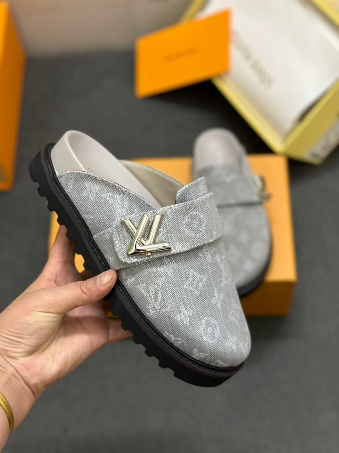 LV Slippers(AAA)-088
