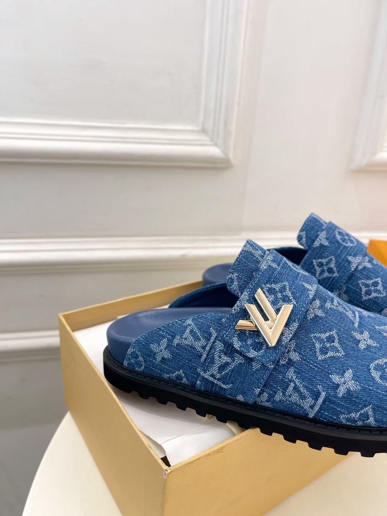 LV Slippers(AAA)-083
