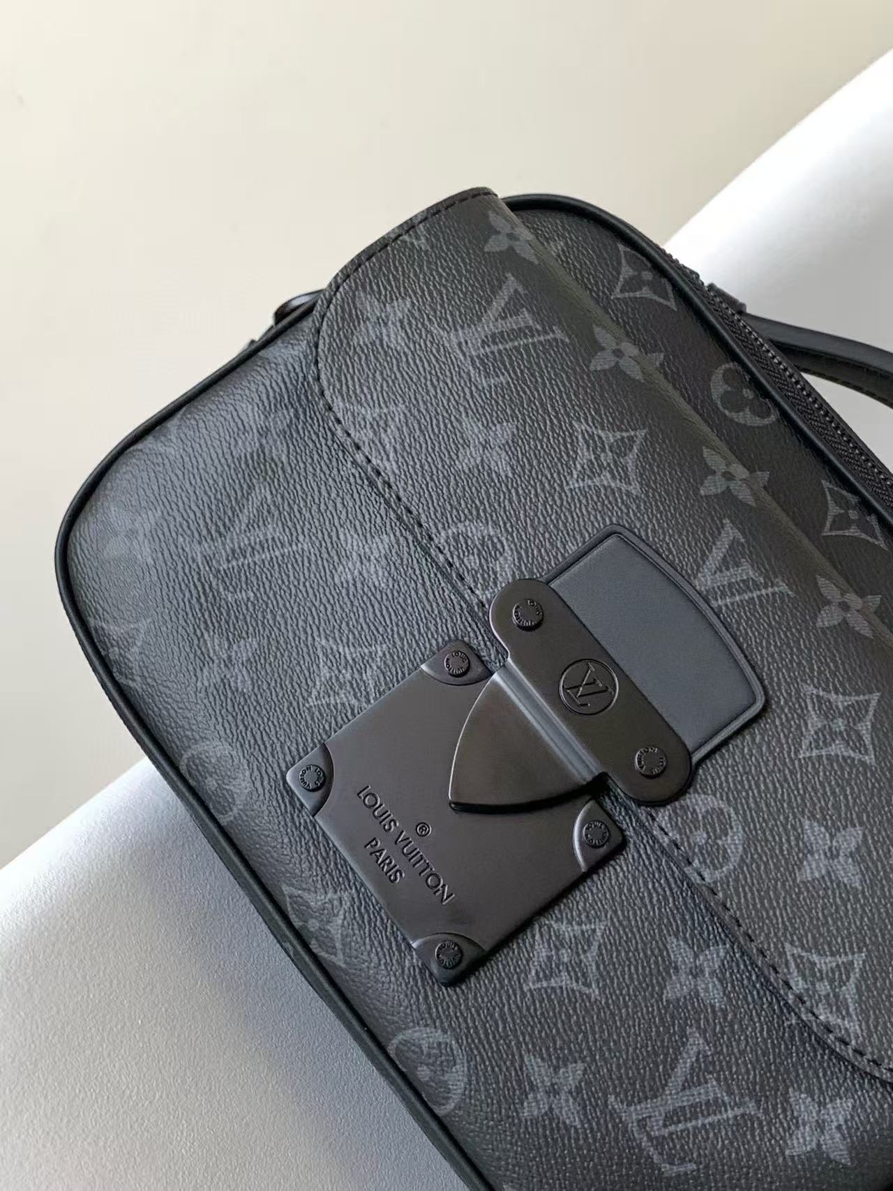 LV Handbags AAA(Men)-334