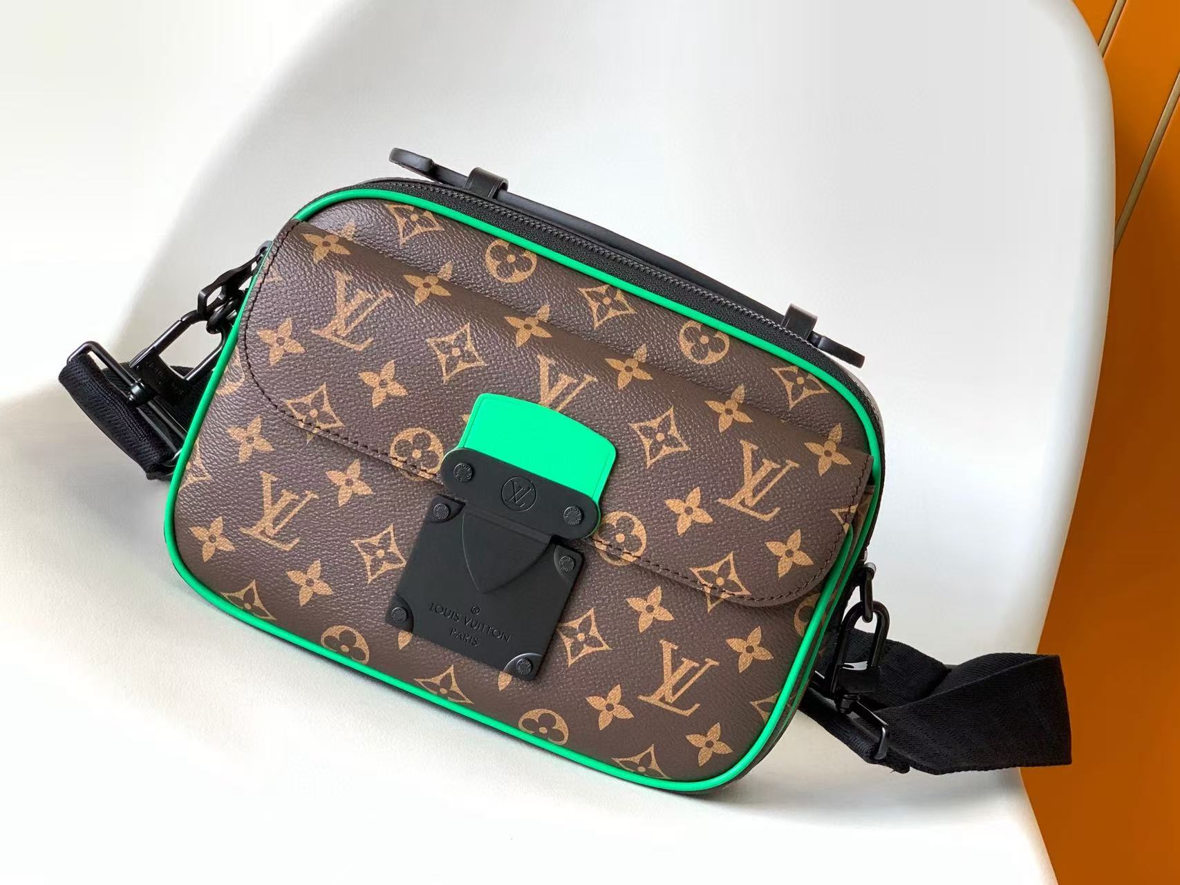 LV Handbags AAA(Men)-333