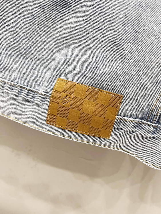 LV Jacket-137