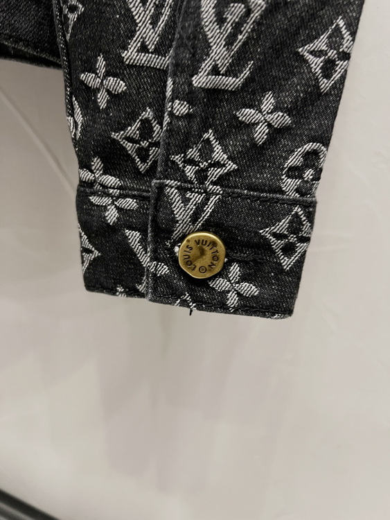 LV Jacket-138
